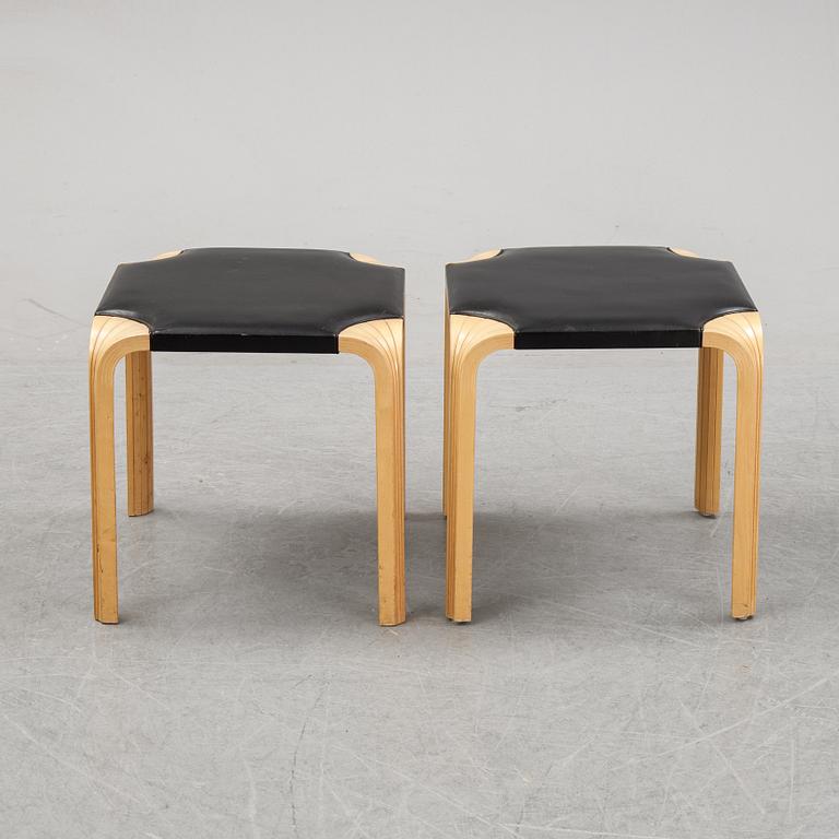 Alvar Aalto, pallar, ett par,  modell "X601", Artek, 1900-talets andra hälft.