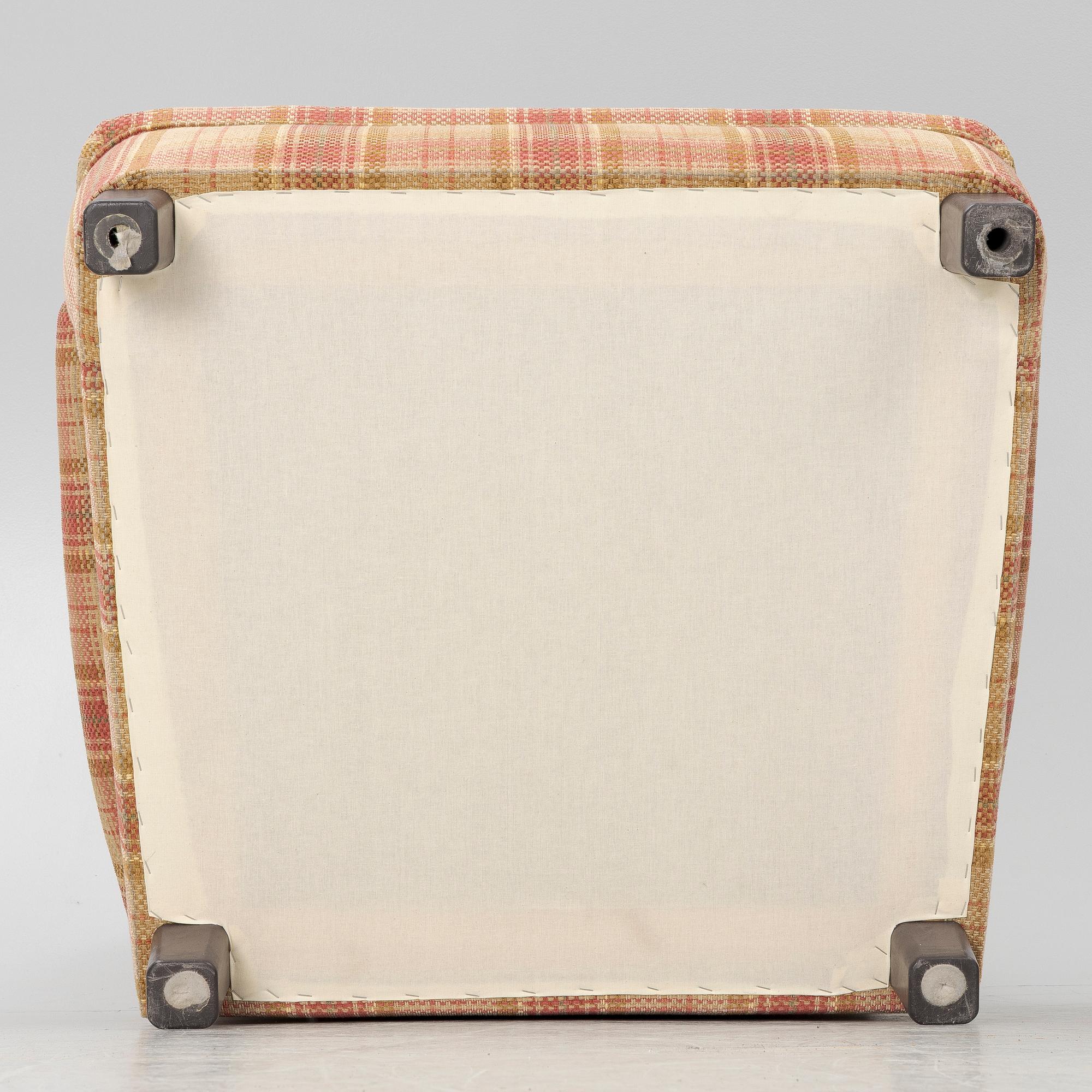 Fåtöljer, ett par, samt en fotpall, 2000-tal.