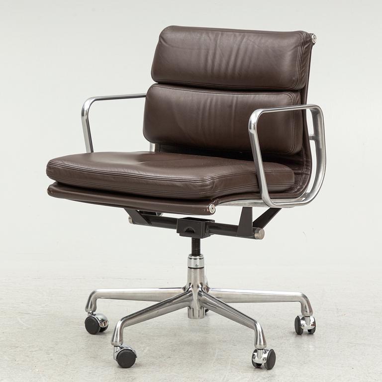 Charles & Ray Eames, skrivbordsstol, "Soft Pad Chair EA 217", Vitra.