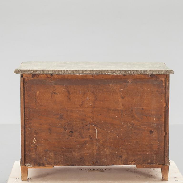 BYRÅ, gustaviansk stil, 1800-tal.