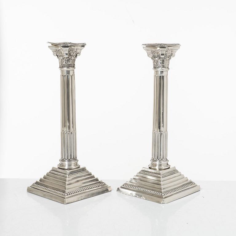 Ljusstakar, ett par, silver, London, England 1971.