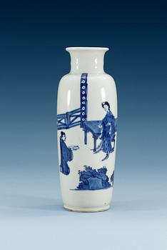 1722. A blue and white vase, Qing dynasty, Kangxi (1662-1722).