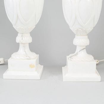 BORDSLAMPOR, ett par, alabaster, Italien, 1900-talets andra hälft.