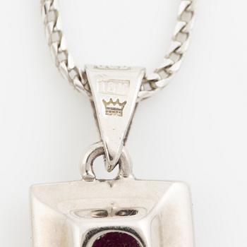 Pendant with chain in 18K white gold featuring a red stone, likely a ruby, and diamonds.