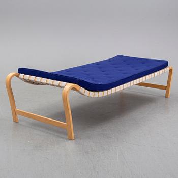 A 'Paris' daybed by Bruno Mathsson for Bruno Mathsson International 2011.