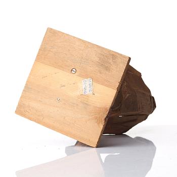 Axel Petersson Döderhultarn, Standing accordionist.