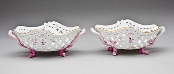 GALLERSKÅLAR, ett par, porslin, Meissen, 1800-talets slut.
