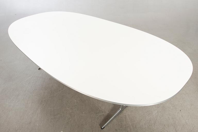 Bruno Mathsson & Piet Hein, bord "Superelips" för Fritz Hansen, licenstillverkat i Sverige 2007.