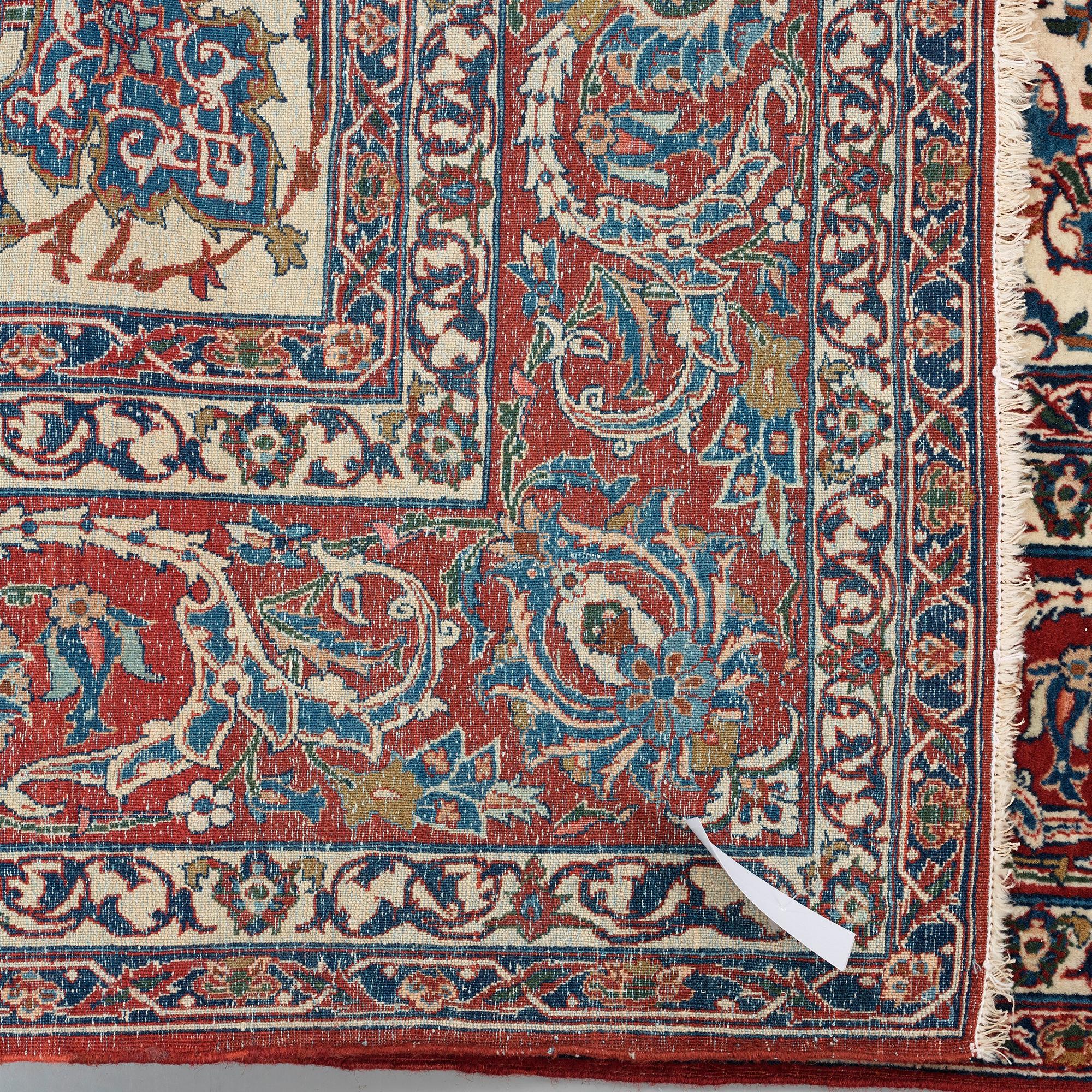 A CARPET. A semi-antique Esfahan. 217 x 155,5 cm.