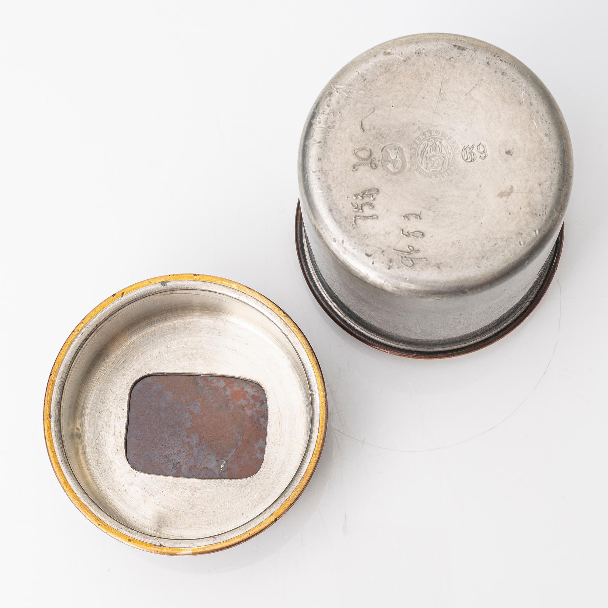 Estrid Ericson, burk med lock, Firma Svenskt Tenn, Stockholm, 1957.