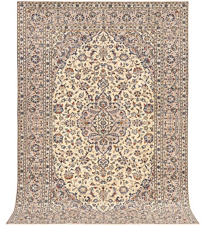 A carpet, Kashan, circa 302 x 197 cm.