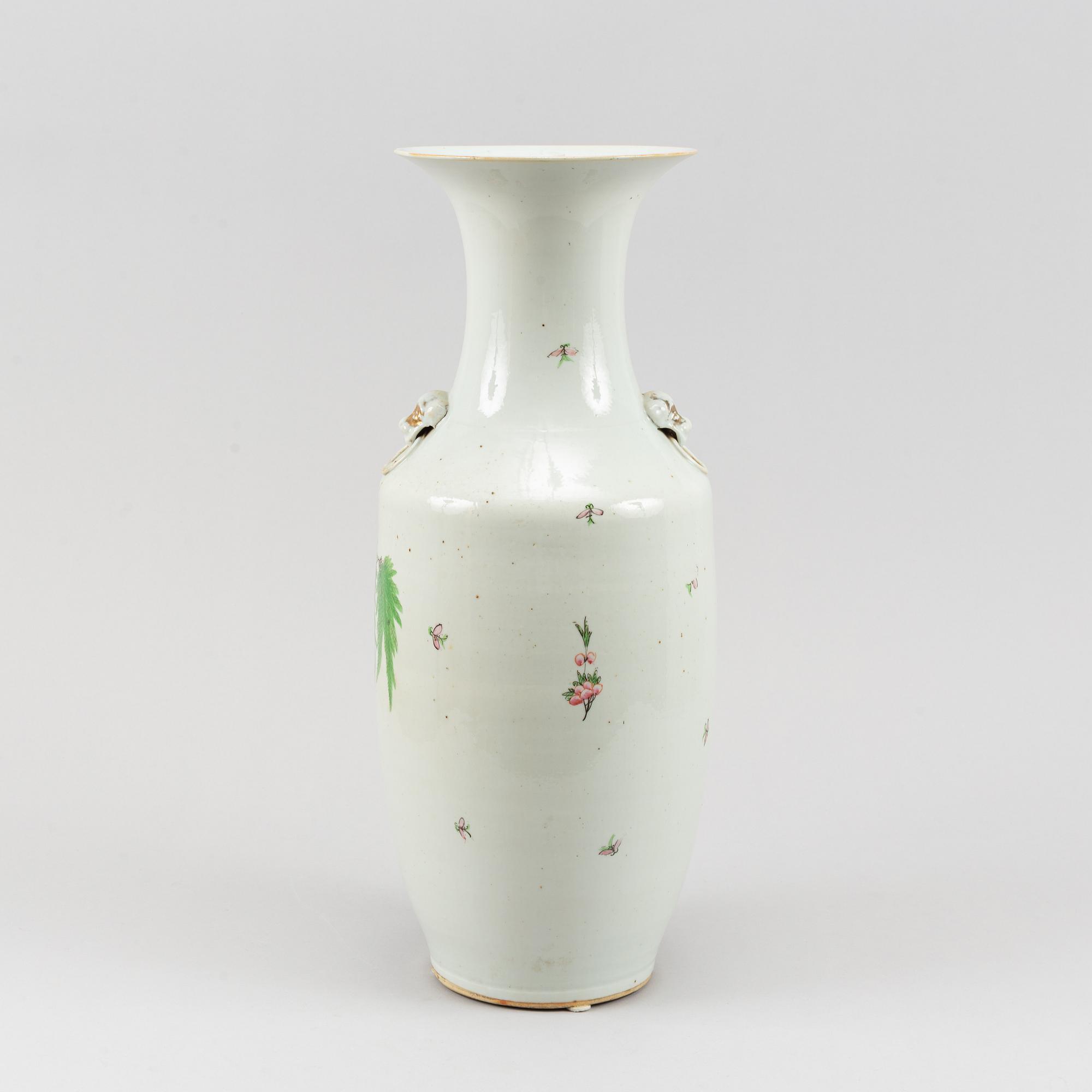 A Chinese vase, 20th Century.
