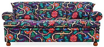 364. A Josef Frank sofa by Svenskt Tenn, model 703.