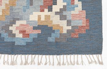 Erik Lundberg, Vävaregården, rug “Korall blå”, rölakan, 240 x 170 cm, signed V.