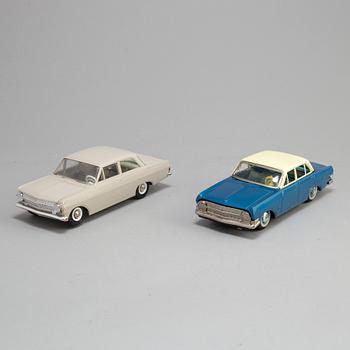 Leksaksbilar, 2 st, "Opel Rekord 462", Gama, Tyskland,  samt "Opel Rekord" made in Japan, 1960-tal.