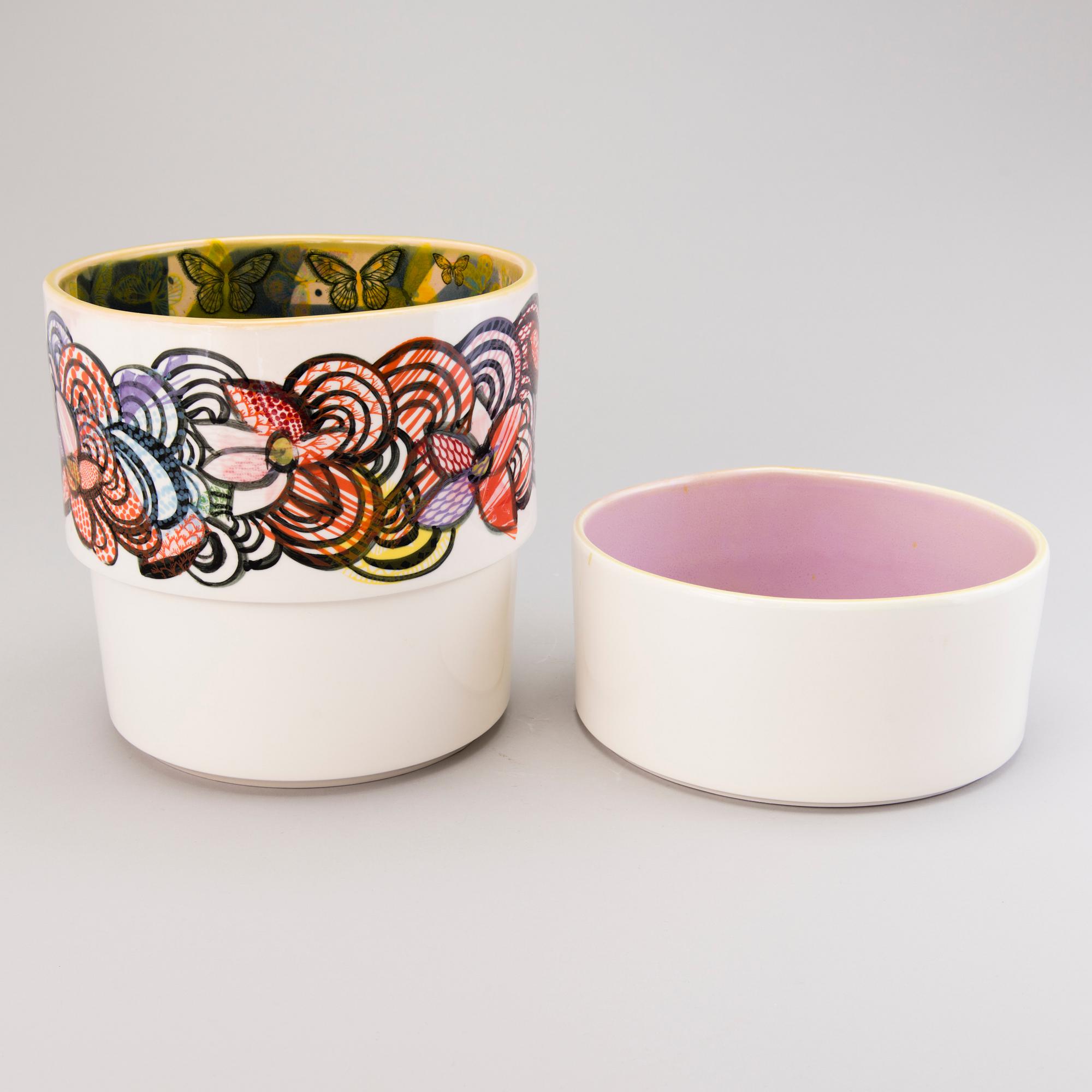 HEINI RIITAHUHTA, ytterfoder/blomkruka, porslin, "Butterfly", signerad Heini Riitahuhta 2016.