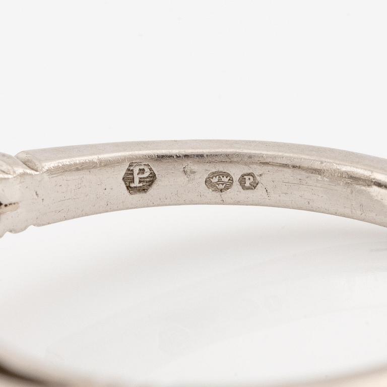 Ring platina med en gammalslipad diamant.