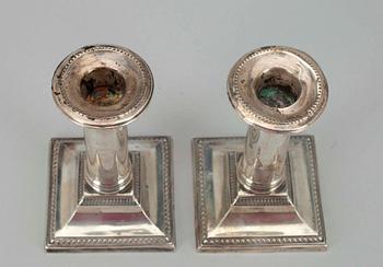 LJUSSTAKAR, ett par, sterling silver. Birmingham 1906. Tot. vikt 396 g.