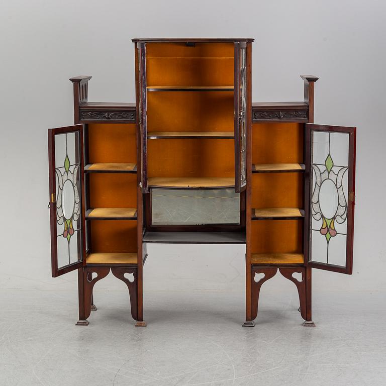 An art noveau vitrine cabinet, early 20th Century.