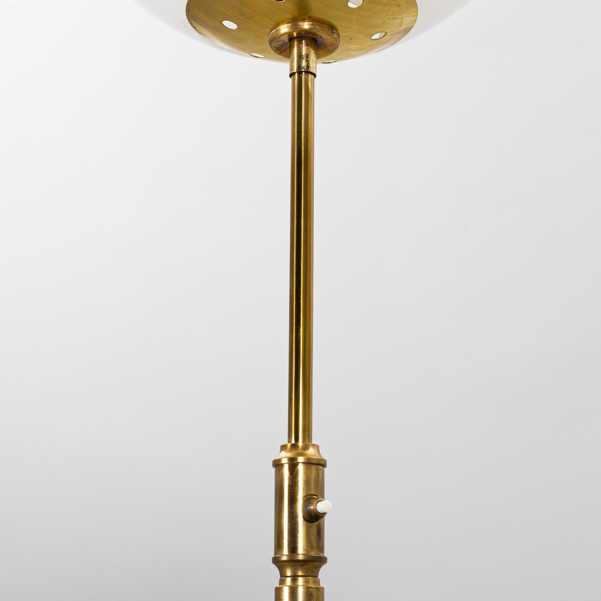 A 1930'S ART DECO FLOOR LAMP.