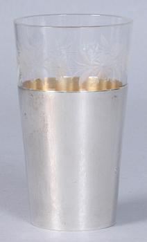 MUGGAR med GLASINSATS, 12 st, silver, bär Tyskland stämplar.