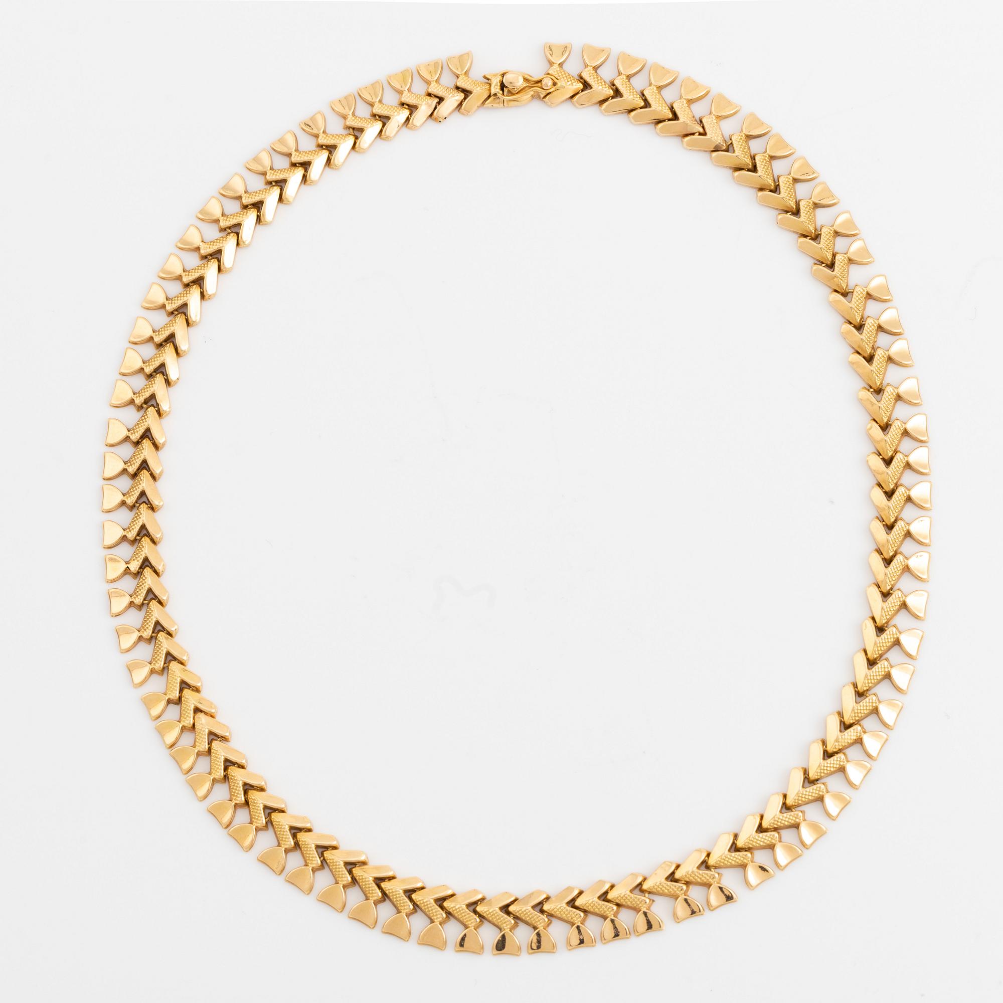 18K gold necklace, Italy.