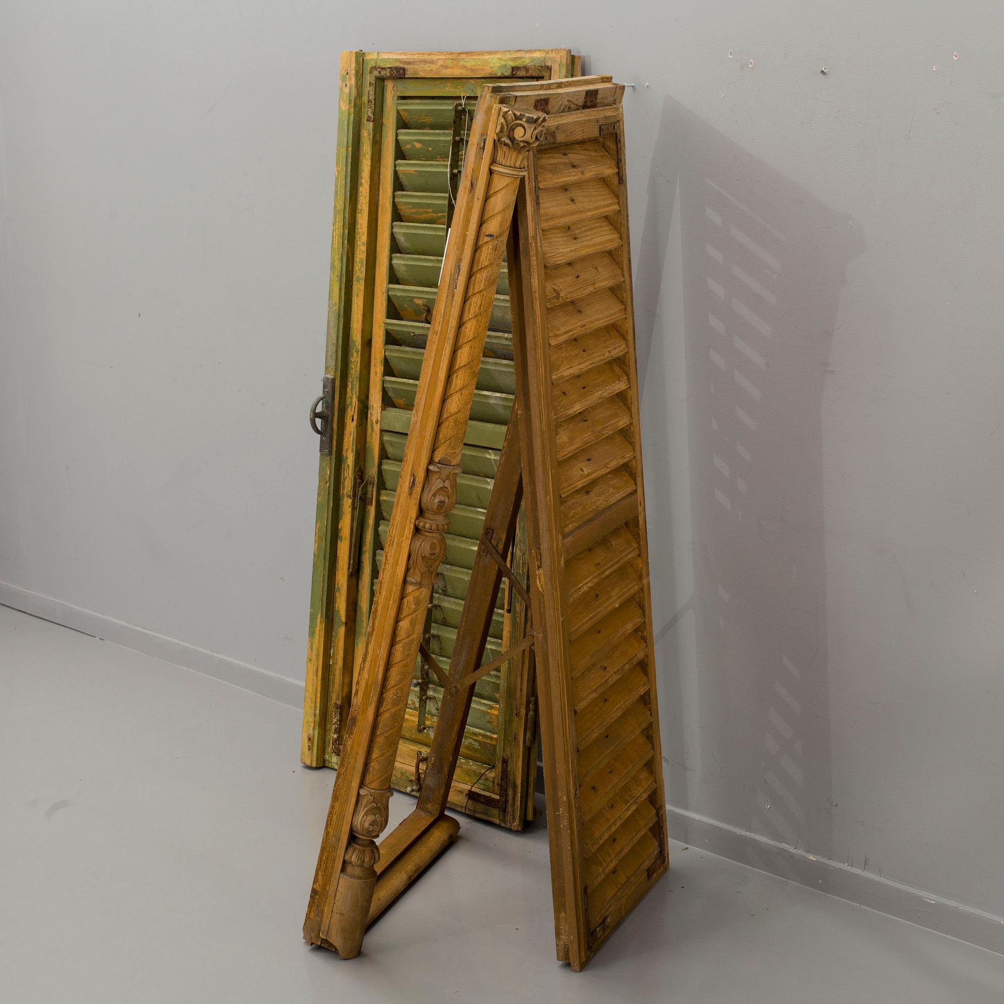 FÖNSTERLUCKOR, ett par, Europa 1900-talets första hälft.