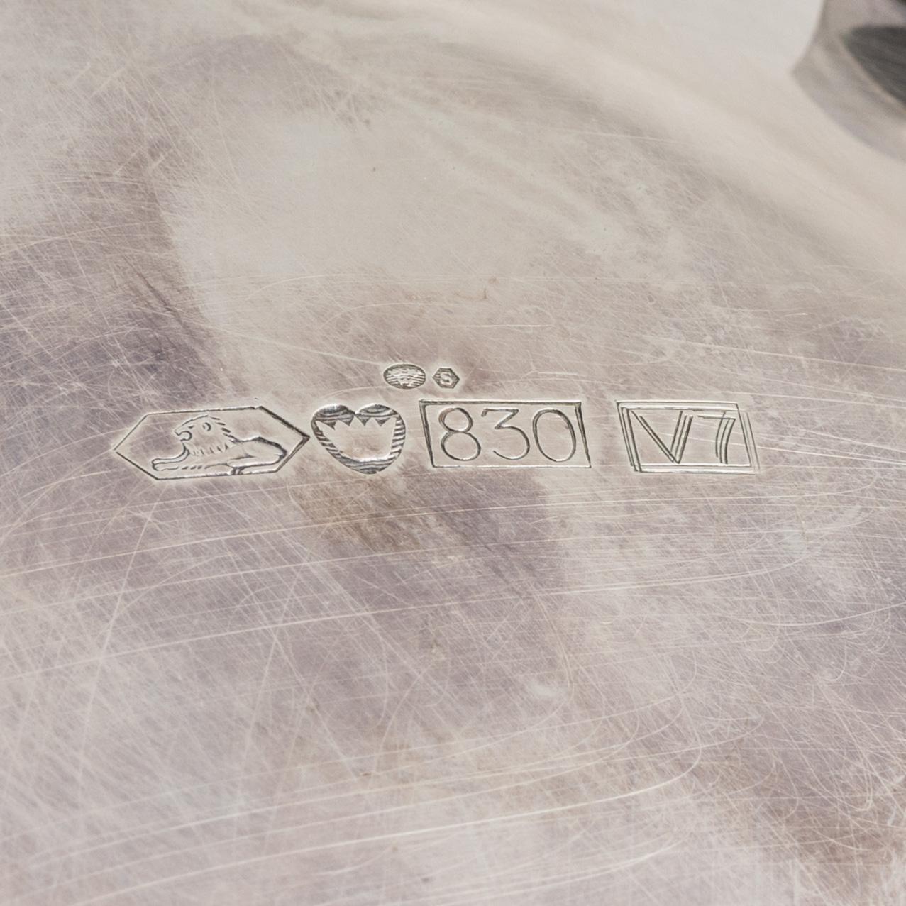 Kaffekanna, silver, GAB, Stockholm, 1921, samt sockerskål och gräddkanna, silver, Kultakeskus, Tavastehus, 1974.