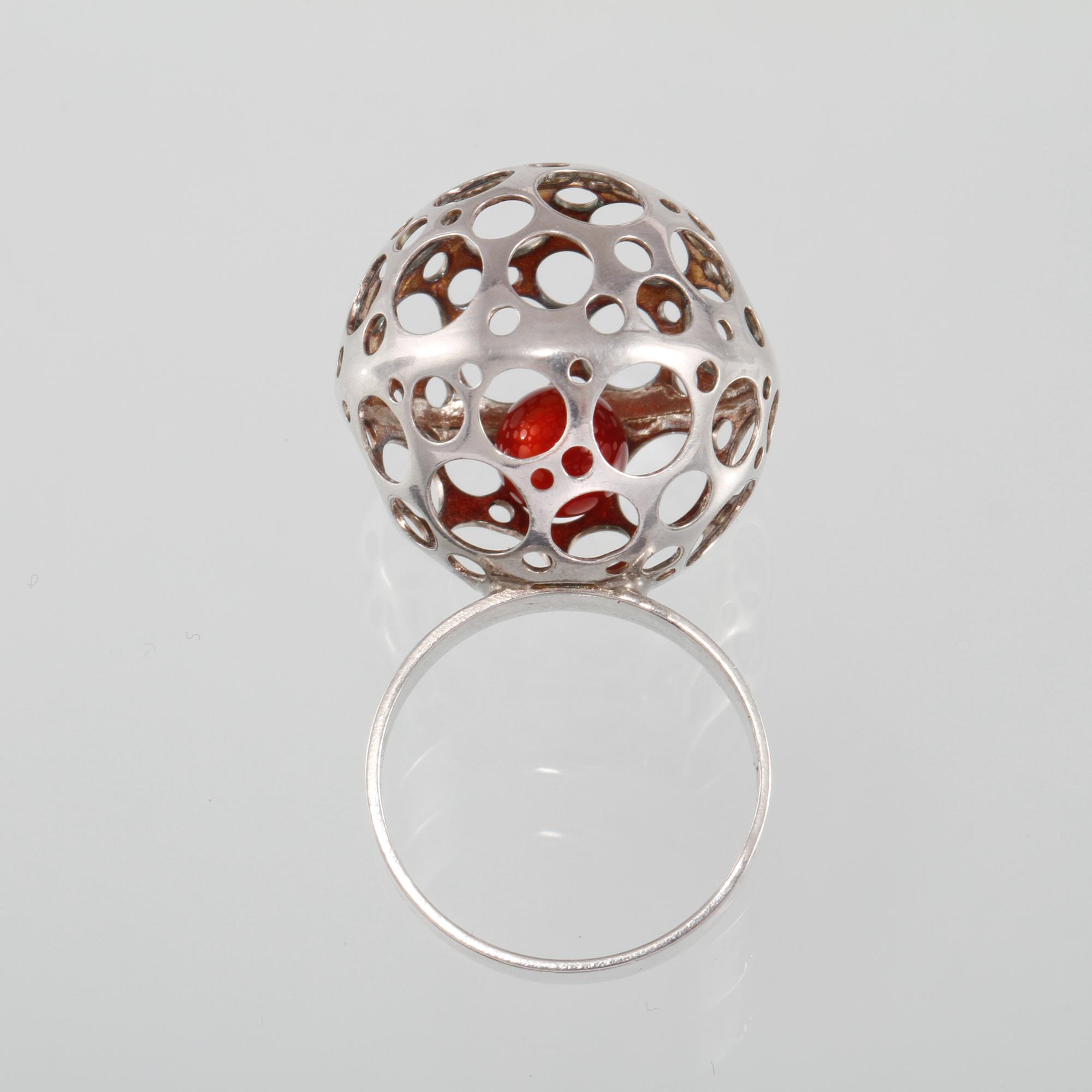 RING, sterlingsilver, Liisa Vitali, N.Westerback, Helsingfors, 1973. Vikt 4,4 gram.