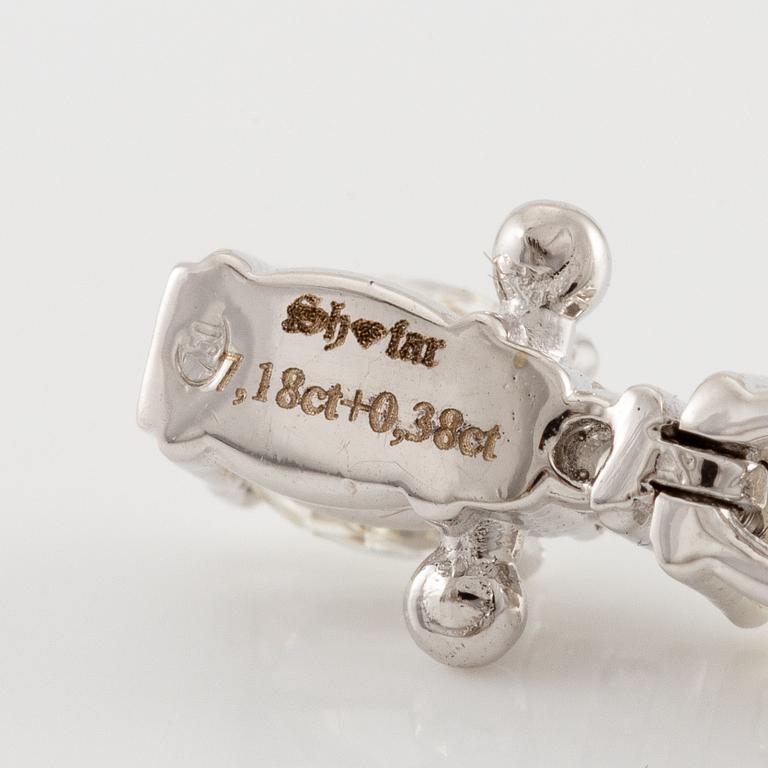 Bracelet 18K white gold with oval and brilliant-cut diamonds.