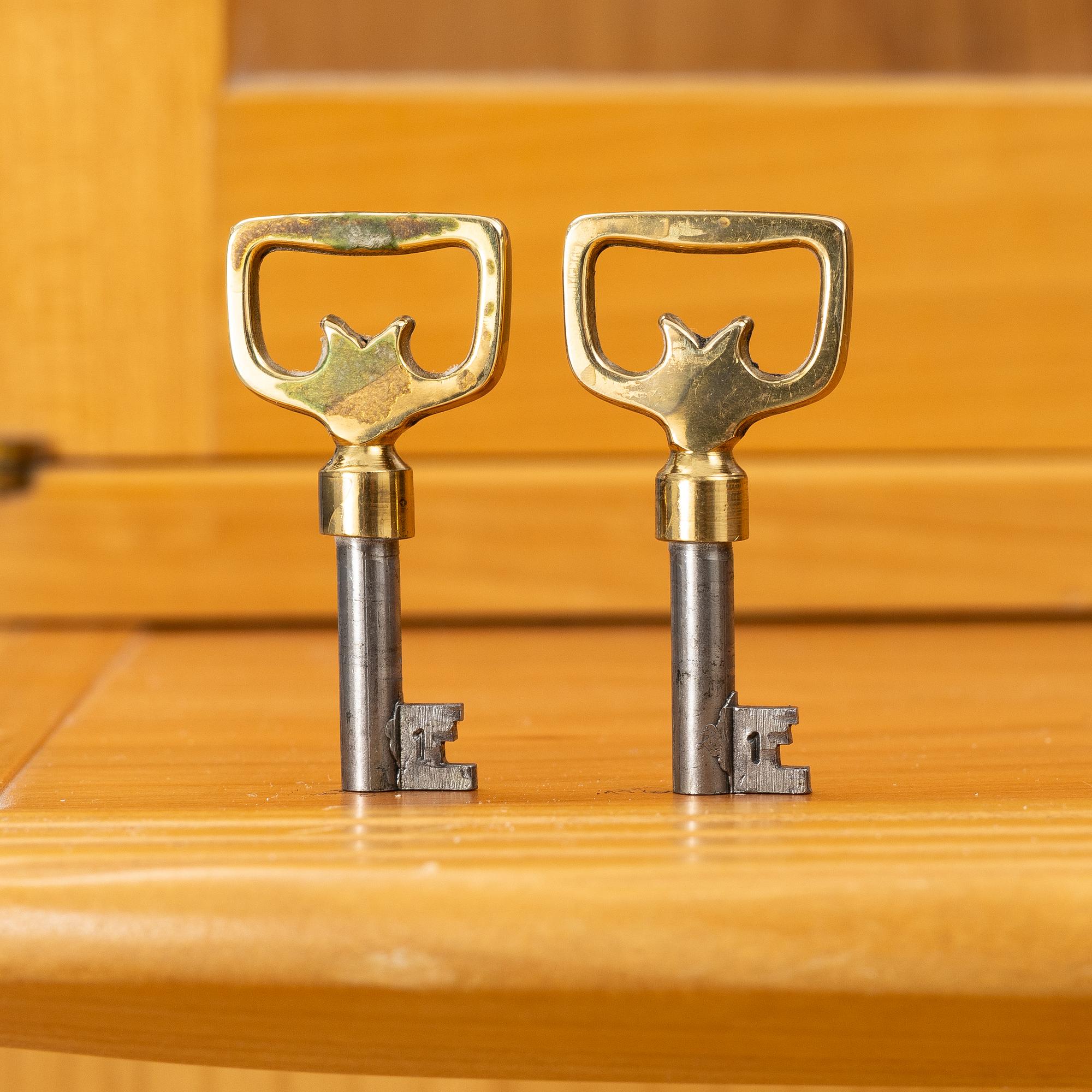 Carl Malmsten, Display cabinet, "Undantaget".