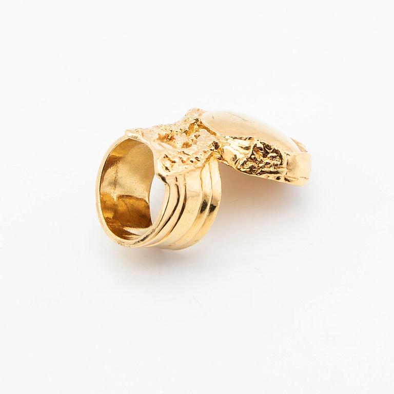 Yves Saint Laurent, ring.