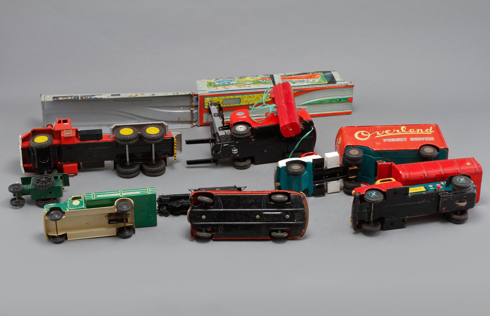 PARTI LEKSAKER, 10 delar, Japan, Tyskland samt England, 1900-tal.