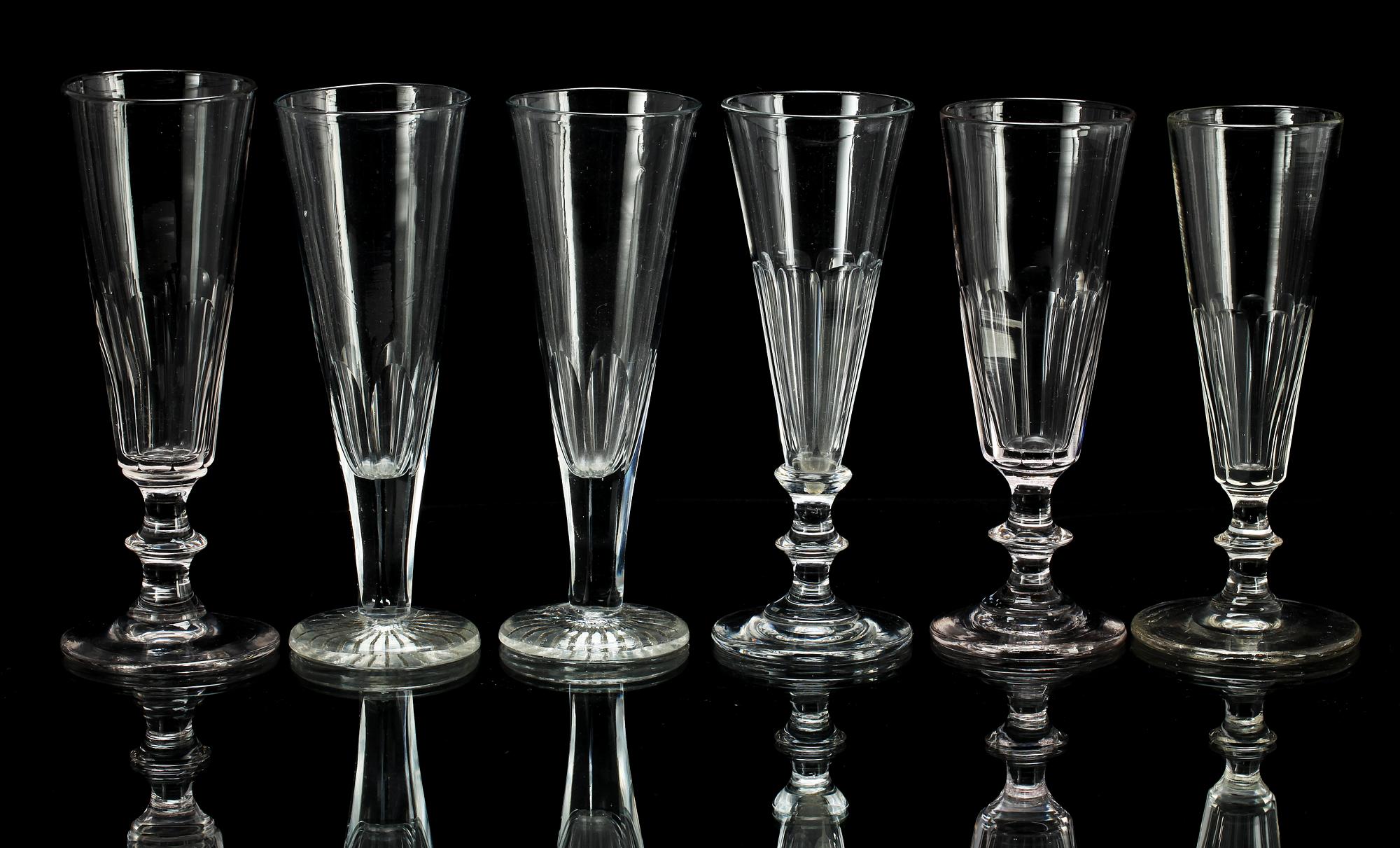 CHAMPAGNESTRUTAR, 16 st, glas, mestadels 1800-tal.