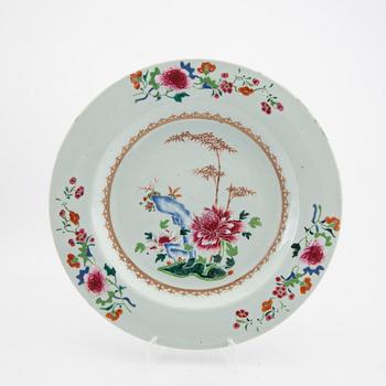 A Chinese Qianlong famille rose porcelain plate.