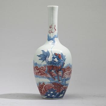 VAS, porslin, Kina,1800-tal, märkt Kang Xi.