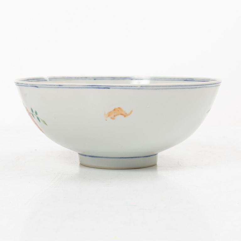 Skålar, två stycken samt skålfat, porslin, Kina, 1900-tal.