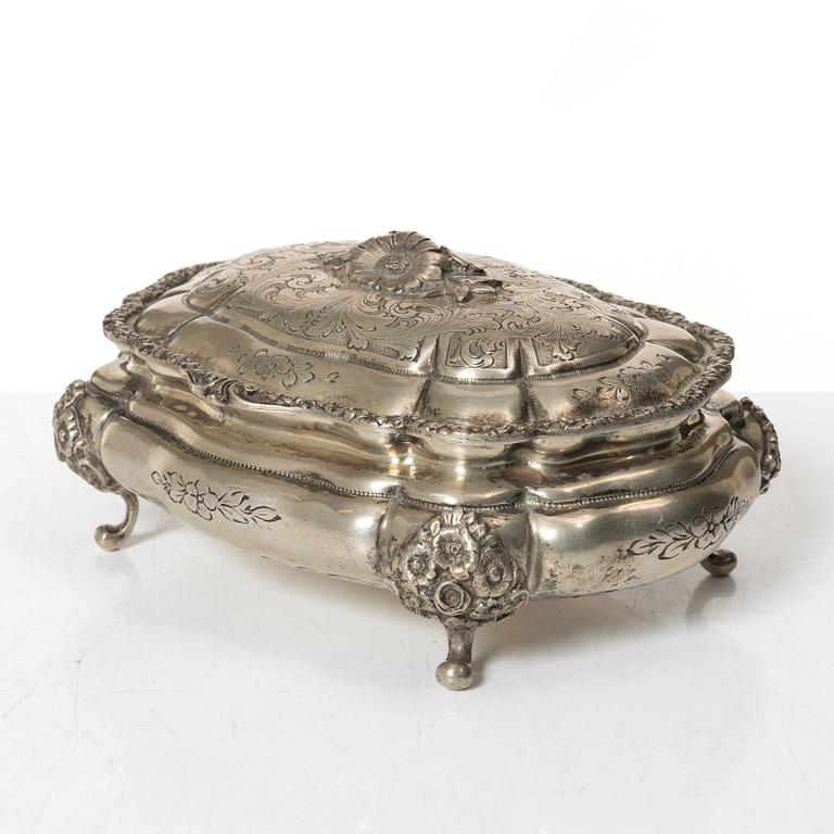 A Rococo style silver box, Argentina, 20th Century.