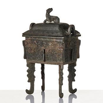 An archaistic bronze censer, Qing dynasty.