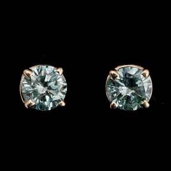 ÖRHÄNGEN, 1 par, 14 k guld. Med briljantslipade diamanter totalt 0.64 ct. Total vikt 1 g.