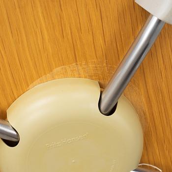 Arne Jacobsen, stolar, 4 st, "Sjuan", Fritz Hansen, Danmark, 2001.