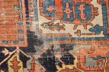 A carpet, an antique Heriz, ca 469,5-471 x 300-309,5 cm.