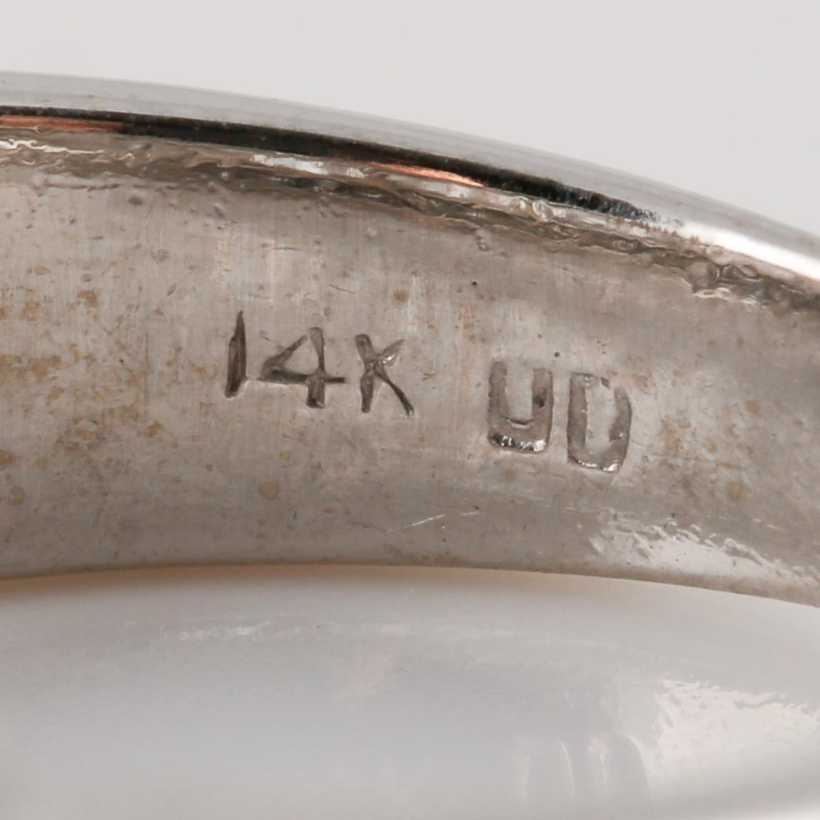 RING, 14K vitguld med briljant och baguetteslipade diamanter ca 1.50 ct. Vikt 4,5 gram.