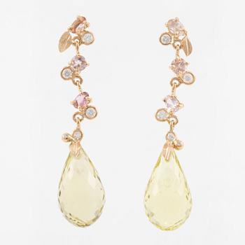 Earrings, Mandelstam, 18K gold with briolette-cut lime quartz, brilliant-cut diamonds, and pink tourmalines.