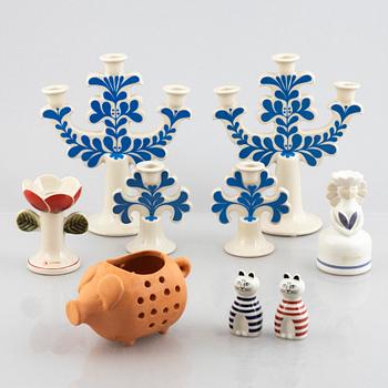 Lisa Larson, ljusstakar, 6 st, ljuslykta samt salt- och pepparströare, stengods och majolika, bl.a. Höganäs.