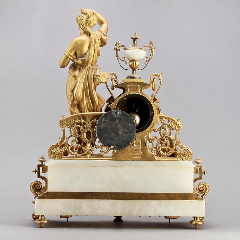 BORDSPENDYL, gulmetall, ny-Louis XVI, Phillipe Mourey, Frankrike, 1800-tal.