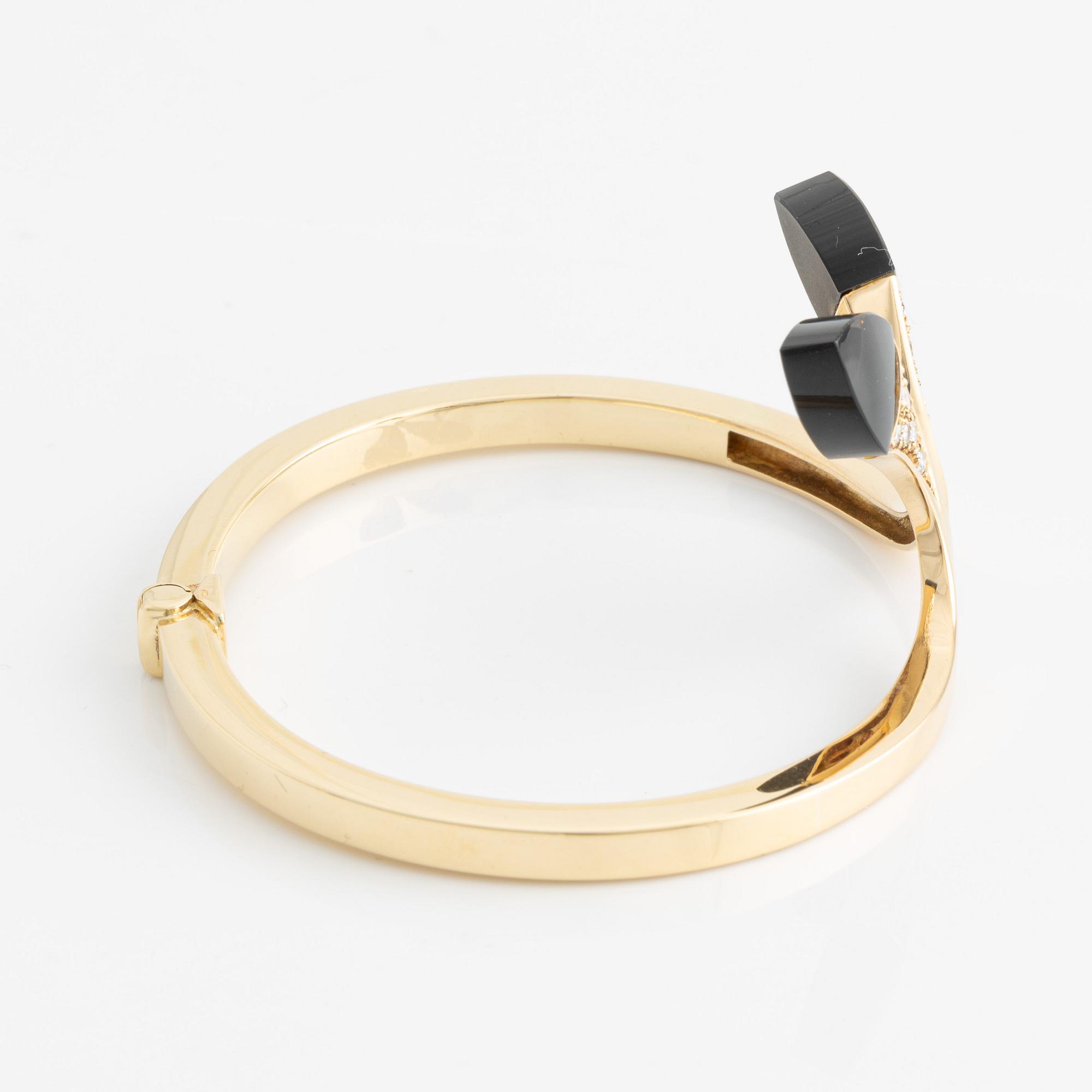 Bangle with onyx and brilliant-cut diamonds.