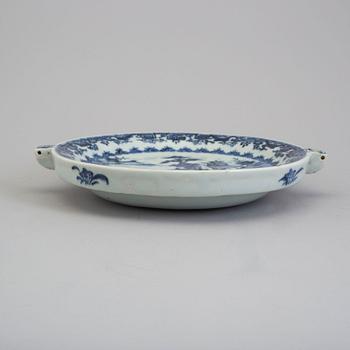 A blue and white export porcelain hot water dish, Qing dynasty, Qianlong (1736-95).