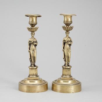 LJUSSTAKAR, ett par, mässing, empirestil, 1800-talets andra hälft.