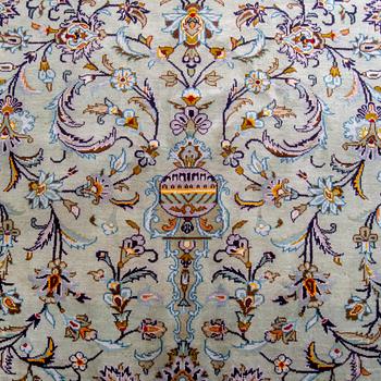 A carpet, Kashan, ca 403 x 295 cm.